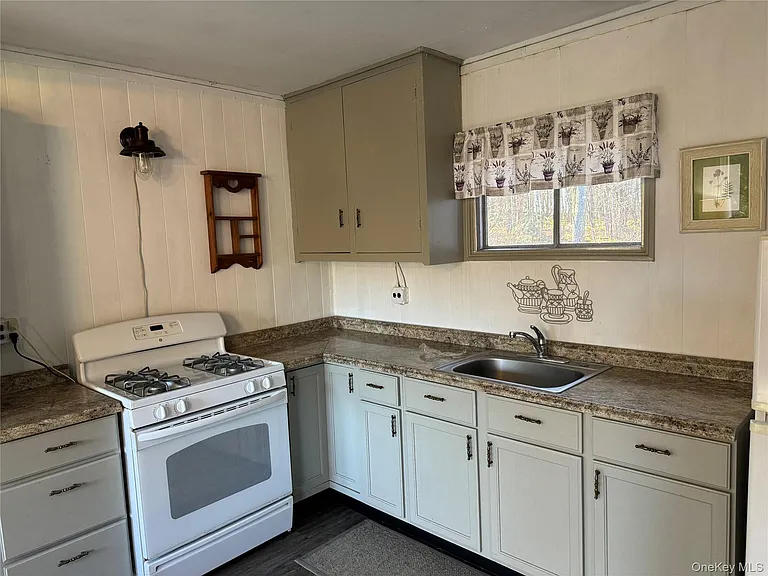359 Masten Rd — Photo 8