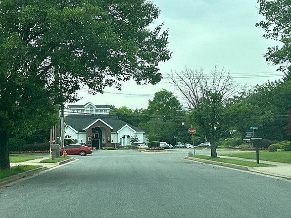 5th image of 2422 Potterfield Rd