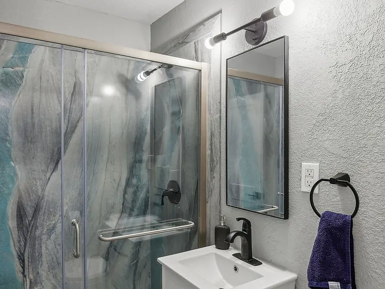 Broadway 46 Apartments — Photo 58