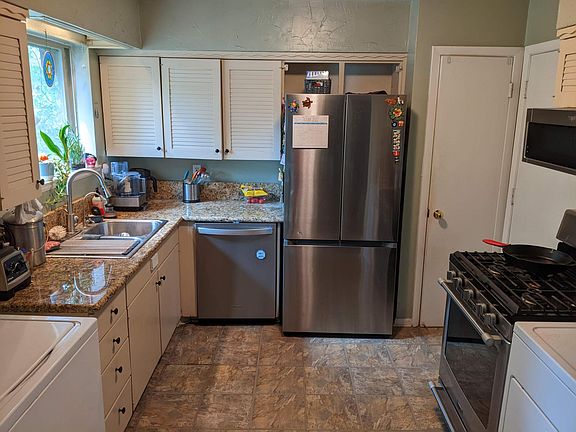 Kitchen with W&D connections