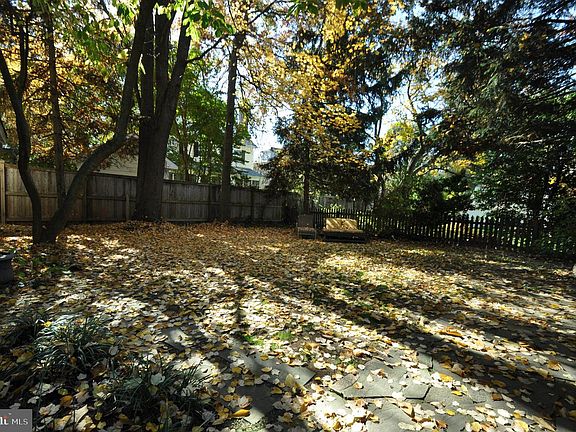 4th image of 3906 Blackthorn St