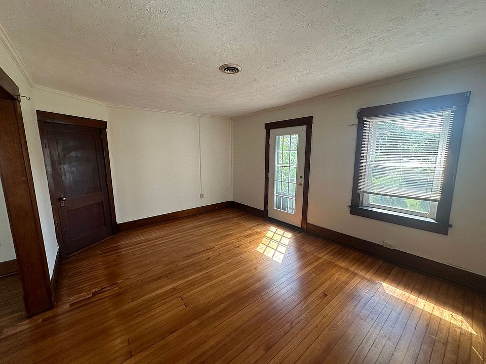 spr100 100 Spruce St Grove City PA Zillow