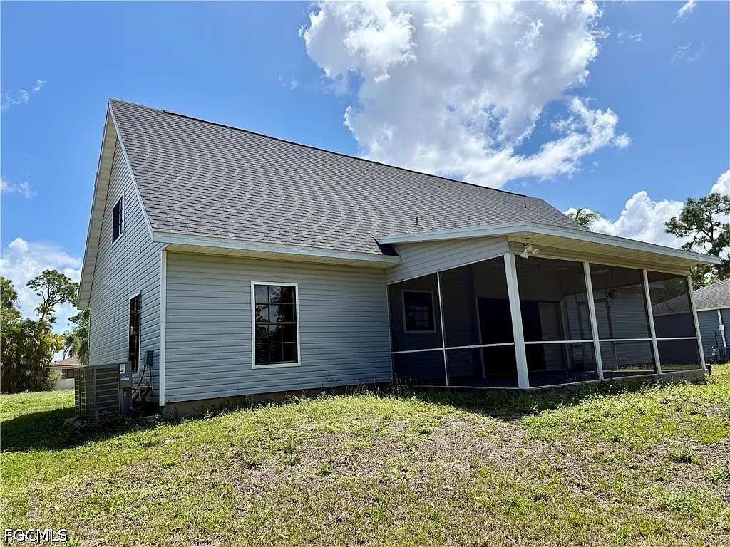 3 bed, 2.5 bath, 2028 sqft, $2,975 — Photo 3