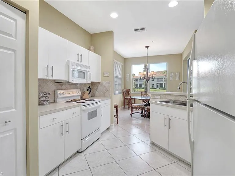 784 Carrick Bend Cir #101 — Photo 8