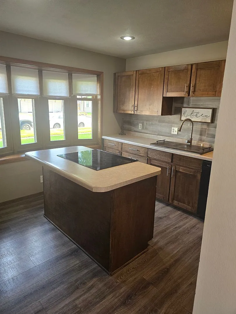 Charming 4-Bedroom Home with Modern Comforts and Spacious Outdoors — Photo 2