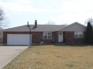 148 Gilmore Lake Rd, Columbia, IL 62236