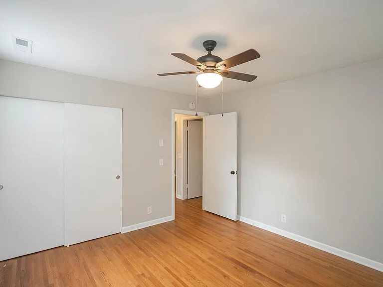 4933 Millerwood Dr — Photo 23