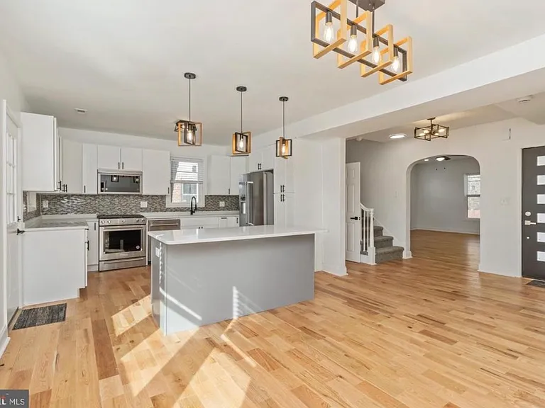 602 S Hammonds Ferry Rd — Photo 8