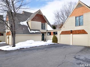 5 Arrowwood Ct #5, Granby, CT 06035