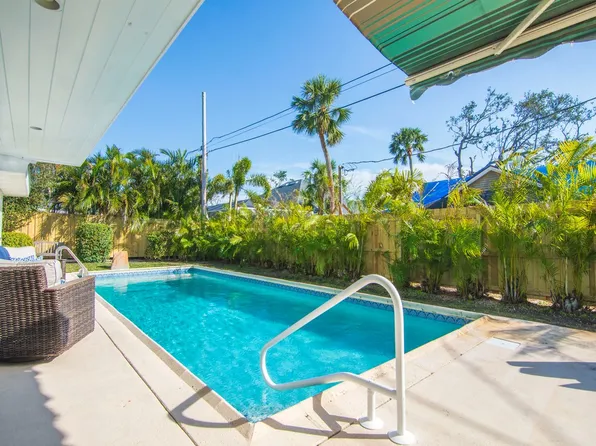 610 Honeysuckle Ln, Vero Beach, FL 32963