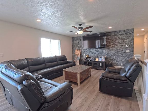 3rd image of 120 E Aria Ct