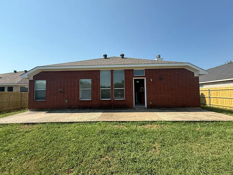 8424 Cove Meadow Ln — Photo 1