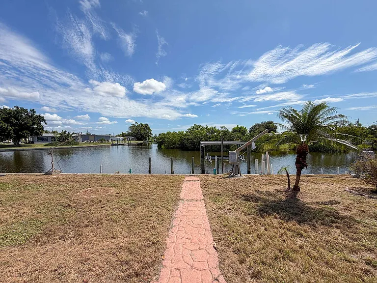 21160 Edgewater Dr — Photo 31
