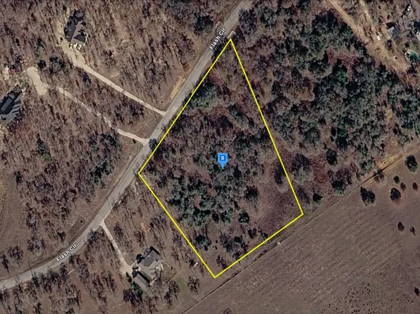 2100 Flash Cir, Luling, TX 78648