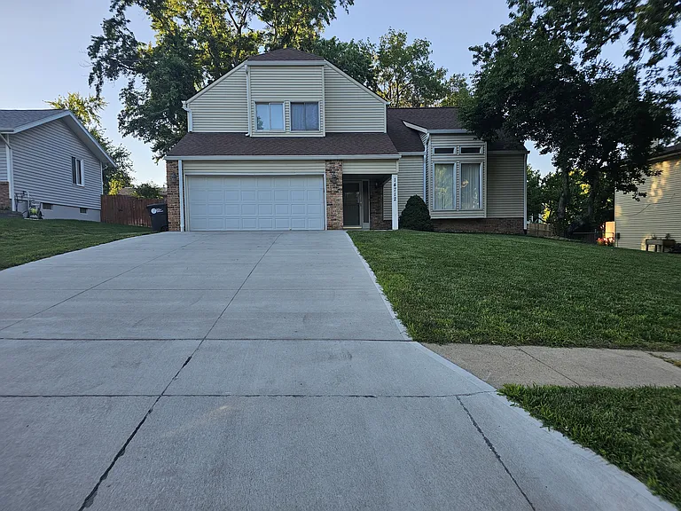 Y Cir — Photo 41