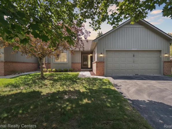 31535 Merriwood Park Dr, Livonia, MI 48152
