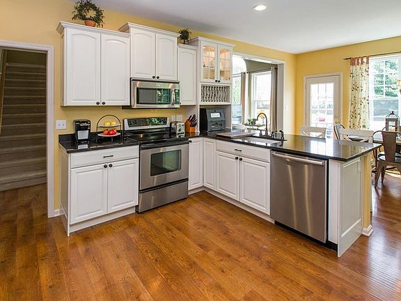 5th image of 15401 Heath Cir