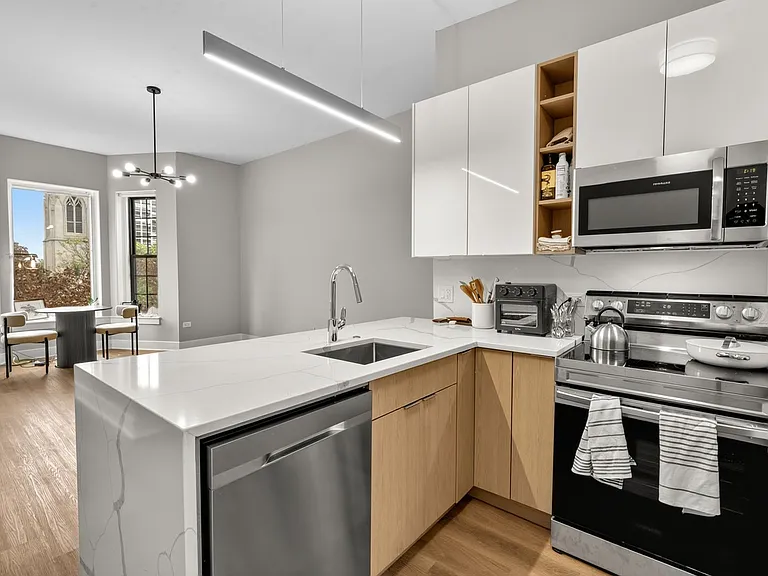 1421 N Dearborn St — Photo 15