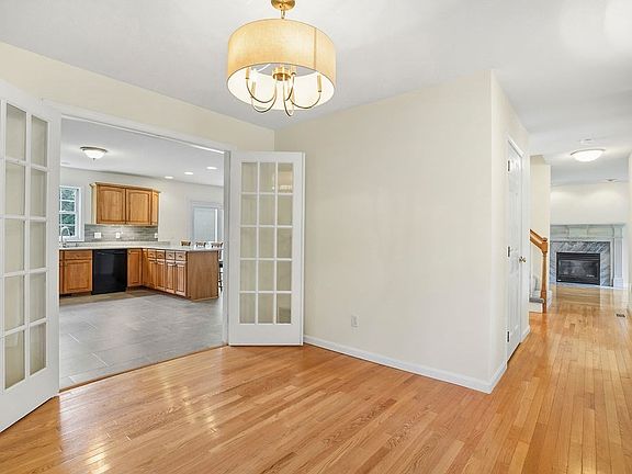 4th image of 58 San Souci Dr