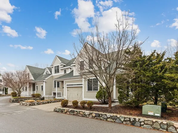 38 Courtyard Pl, Lexington, MA 02420