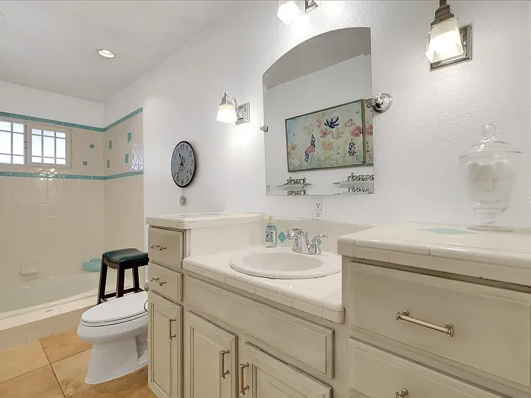 37052A Poplar St — Photo 12