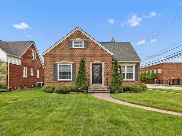 4562 Bain Park Dr, Fairview Park, OH 44126