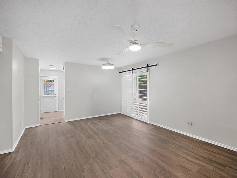 2111 E Belt Line Rd — Photo 14