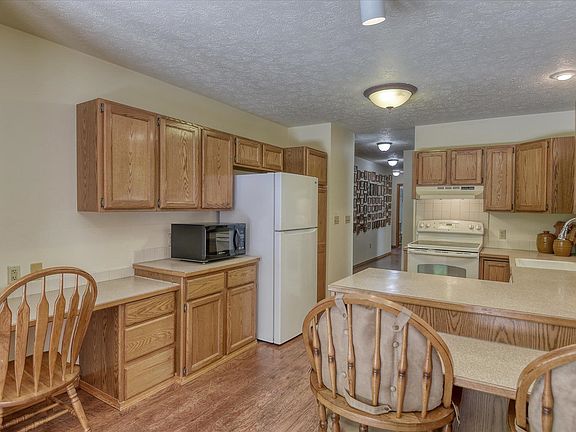 4th image of 4916 E Greenleaf Ave