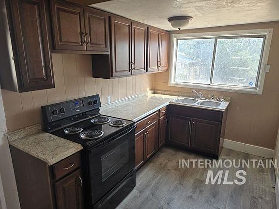 3rd image of 220 8th Ave S