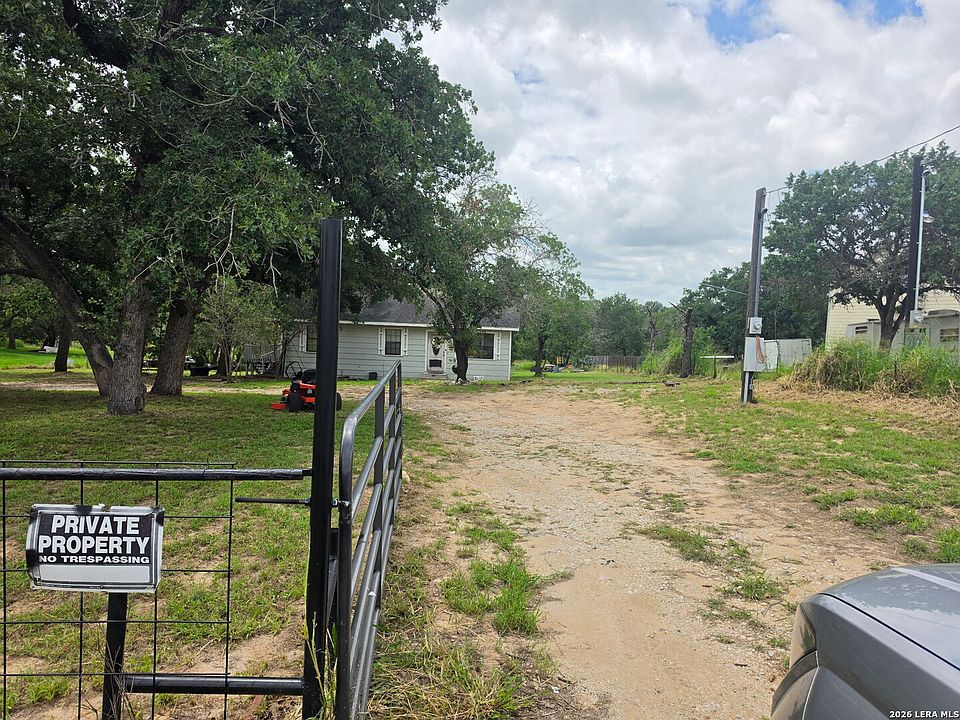 1st image of 216 Creeks End