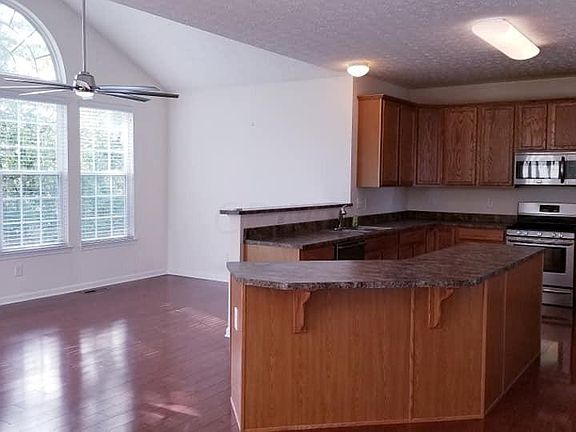 2nd image of 889 Oakley Dr