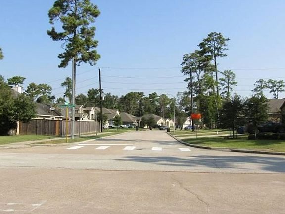 Exterior Neighborhood (street photo)