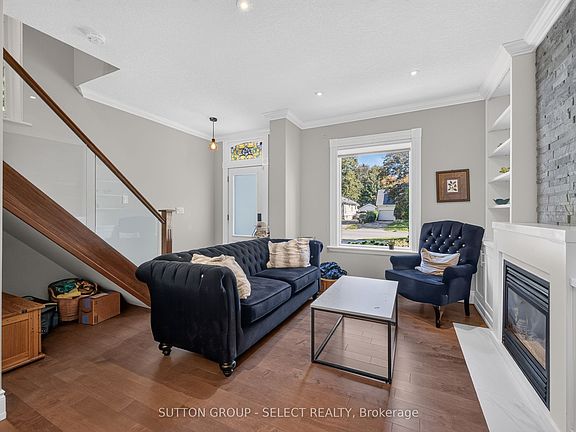 4th image of 943 Colborne St