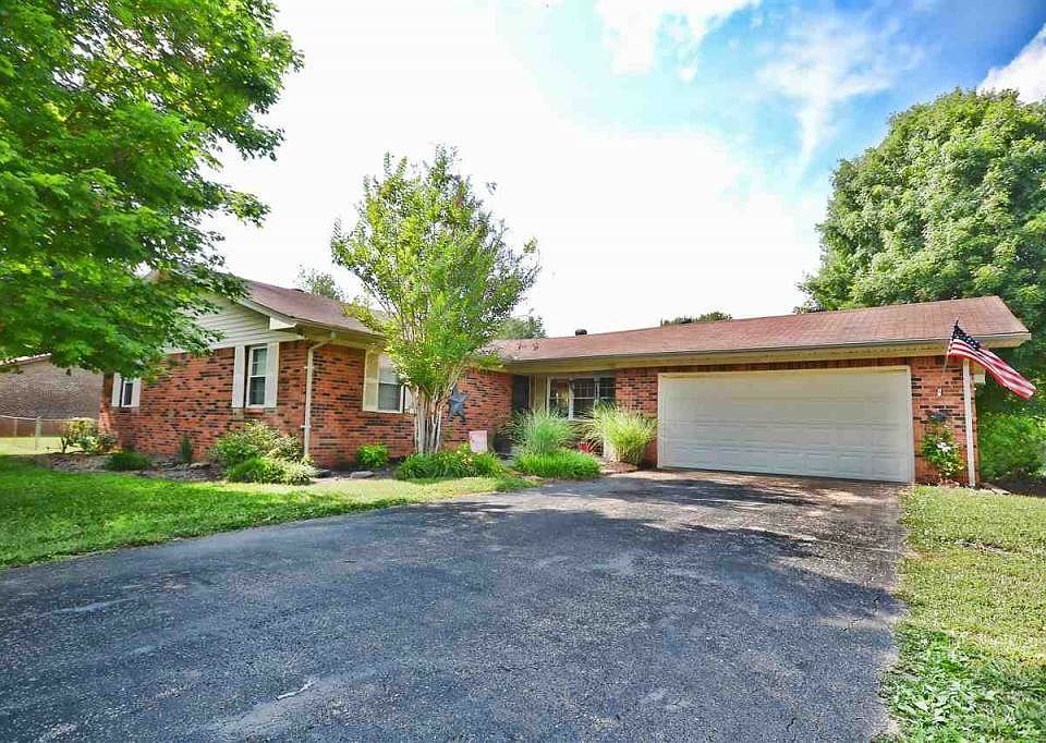 1st image of 1825 McTavish Way