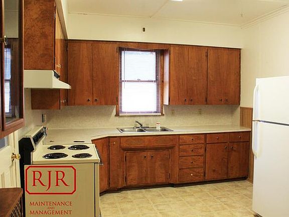 4th image of 210 8th Ave SW APT 1