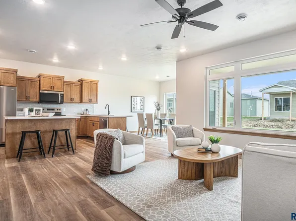 9203 W 43rd St, Sioux Falls, SD 57106