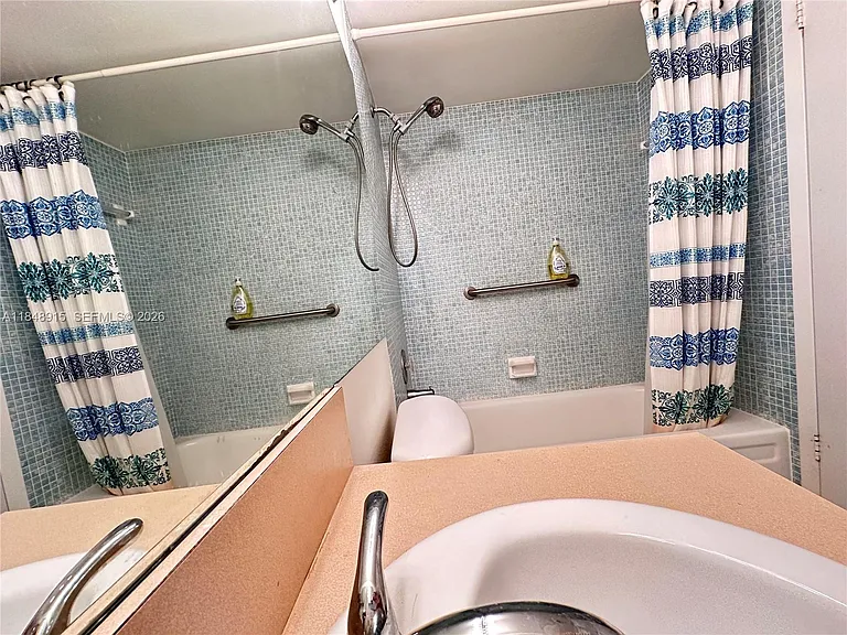 569 Fanshaw N #569 — Photo 22