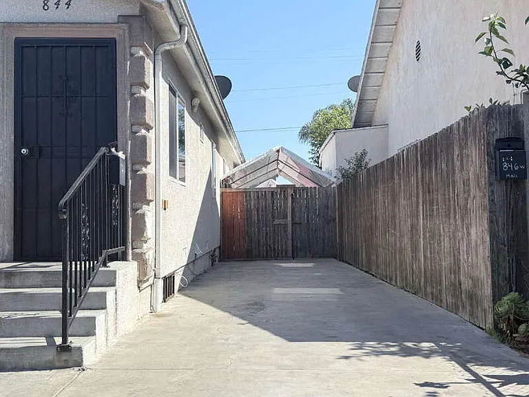 844 W 54th St — Photo 13