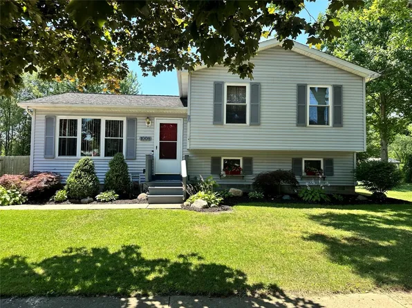 1008 Spruce Tree Dr, Girard, PA 16417