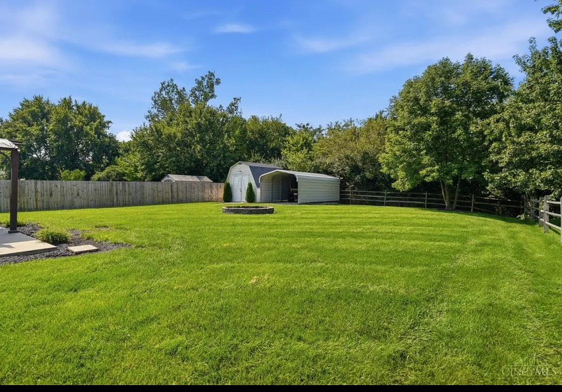 3 bed, 975 sqft, $1,900 — Photo 3