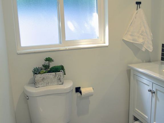 5th image of 261 E 1st Ave #1B-1BA-750SQFT