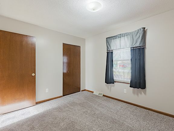 5th image of 1900 Clearview Dr