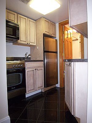 5th image of 163 W 73rd St APT 6E