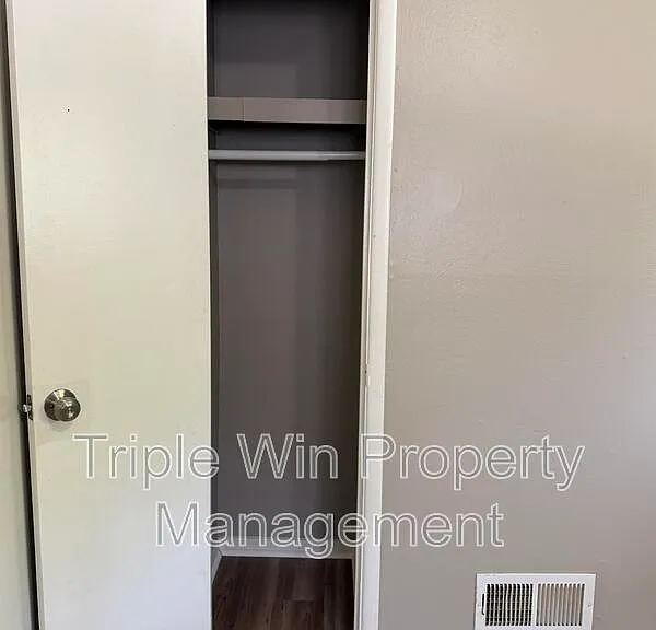 1654 Mowbry Ln — Photo 11