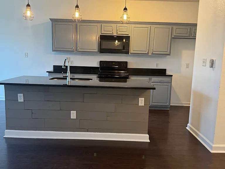 9653 Stonewall Ln — Photo 1