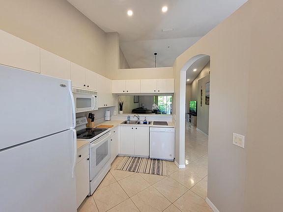 5th image of 6655 Huntington Lakes Cir APT 202
