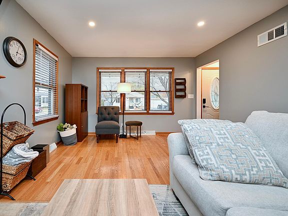 5th image of 510 W King St