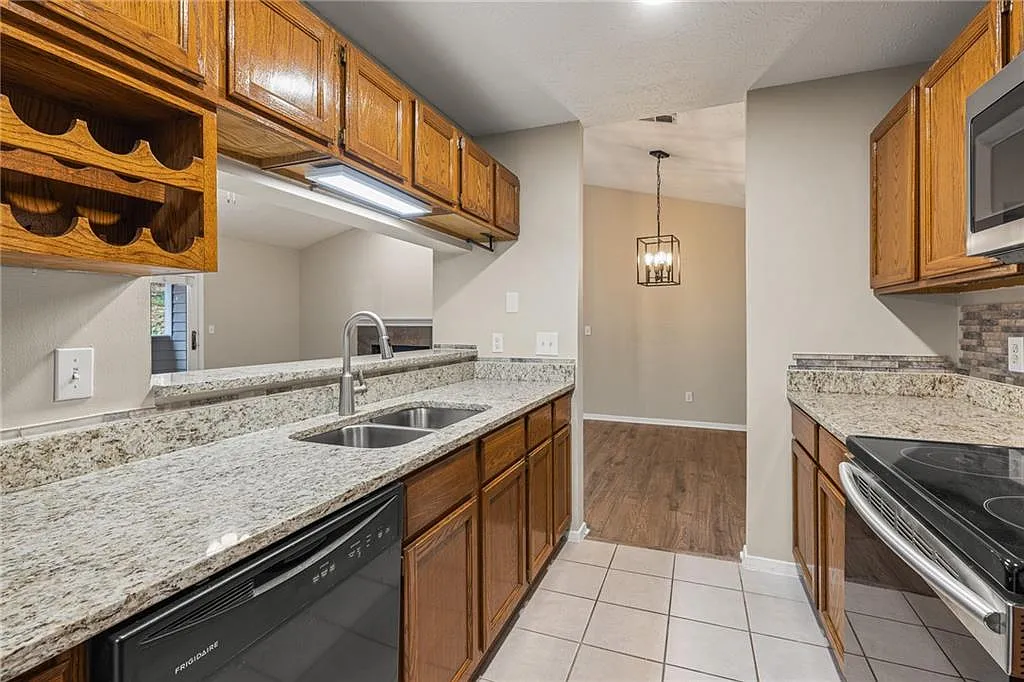 2 bed, 2.0 bath, 1000 sqft, $1,800 — Photo 3
