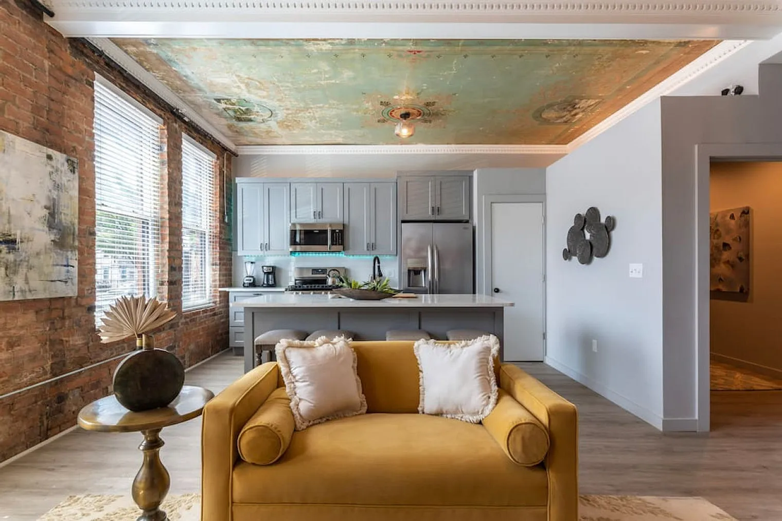 1 bed, 1.0 bath, 710 sqft, $3,014 — Photo 3
