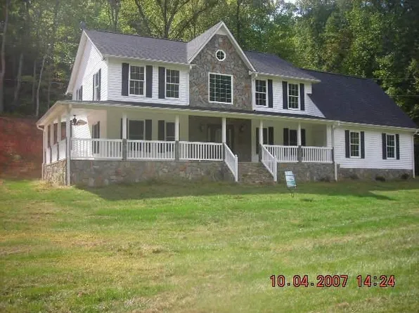 69 Cabin Ln, Ararat, VA 24053